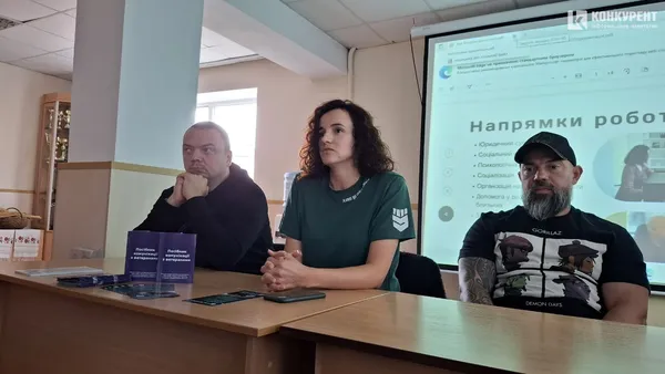Світлана Мілінчук (по центру)