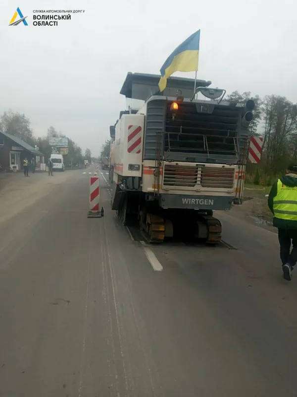 На Волині ремонтують дорогу до Шацьких озер (фото)