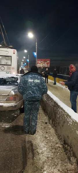 У Луцьку – ДТП на мосту: легковик влетів у тролейбус (фото)