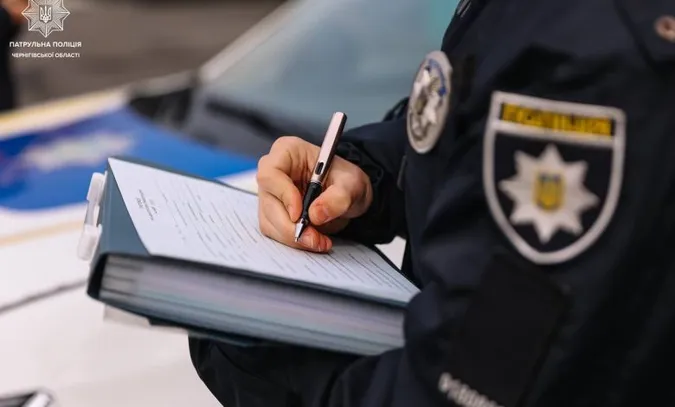 На Волині пʼяна водійка хотіла «дати на лапу» патрульним 100 доларів
