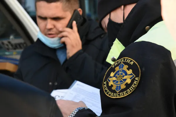 Зупинка заборонена: у Луцьку перевіряють приміські та міжміські маршрутки (фото)