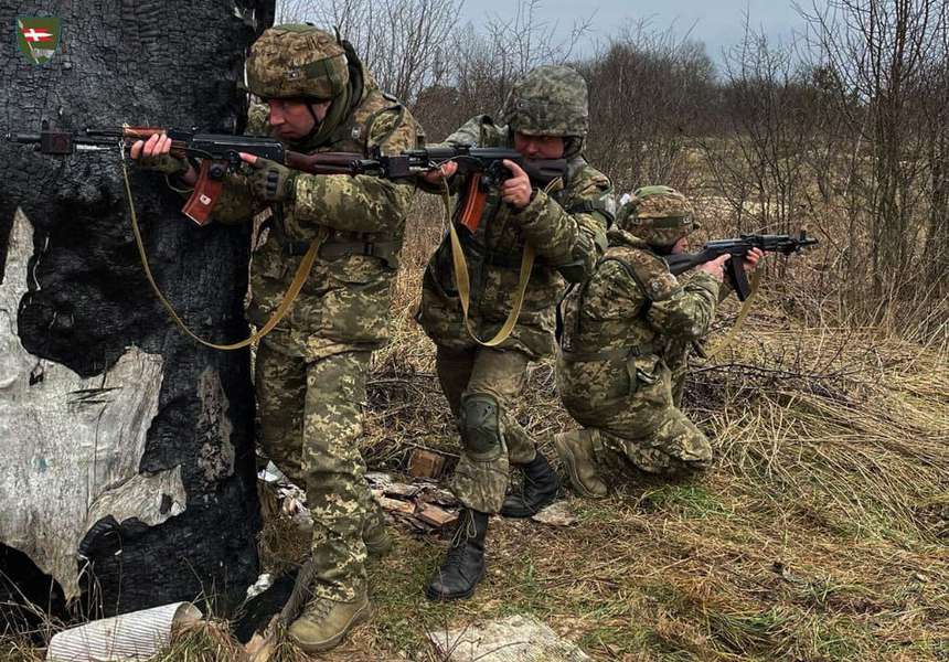 Воїни 14-ї ОМБр показали, як тренуються знищувати ворогів (фото, відео)