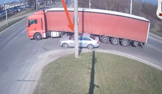 У Луцьку «ауді» влетіло у вантажівку (відео)