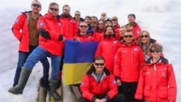 Українські полярники створили живий ланцюг єдності в Антарктиді (фото)