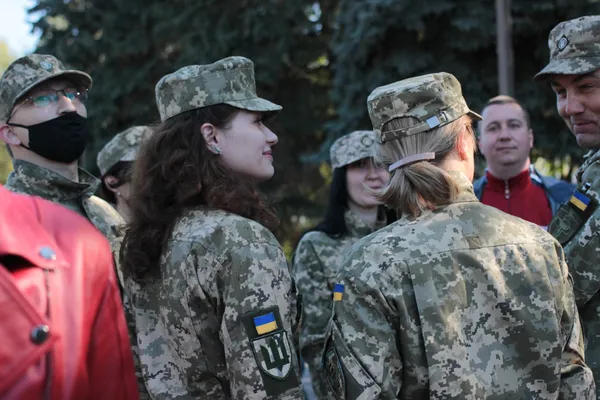 Квіти, пісні та ветерани: у Луцьку відзначили День перемоги (фото)