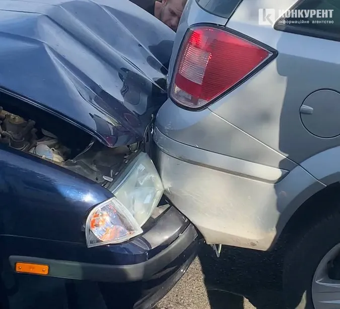 У Луцьку на Глушець – аварія: утворився затор (фото, відео)