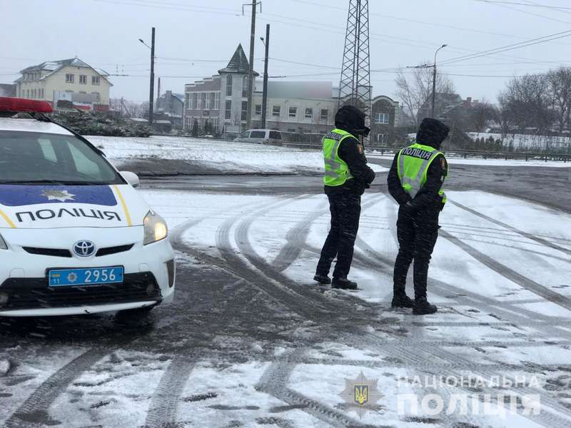 Поліція затримала нападника на фінустанову: ним виявився 55-річний лучанин (фото, відео)