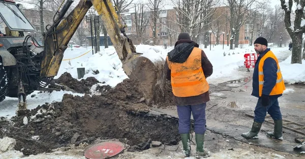 У Нововолинську ліквідовують аварію на водогоні: без води 10 будинків