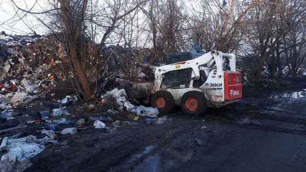 Сморід і безхатьки: на сміттєзвалищі біля Ківерець велике прибирання