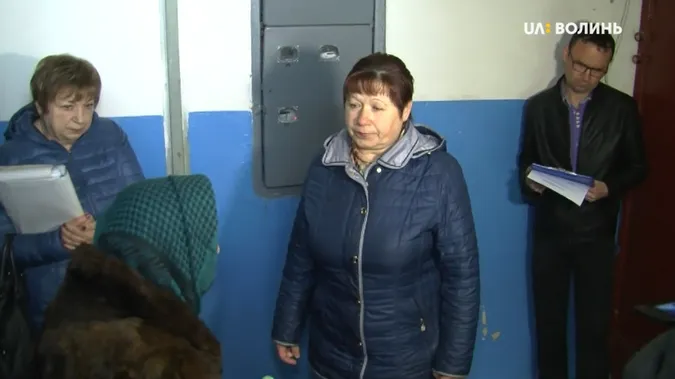 Незряча лучанка захаращує увесь під’їзд (відео, фото)