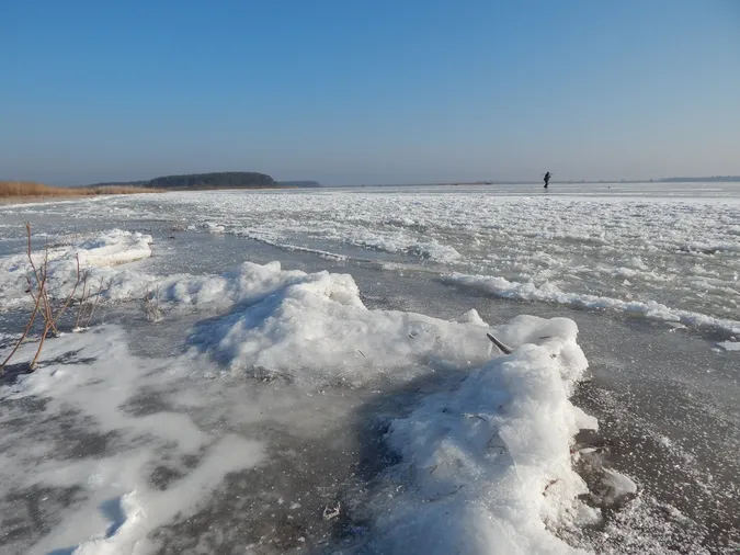 Рай для рибалок: показали крижане море Волині (фото)