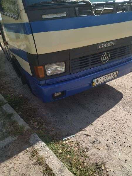 Волинянка показала «недоводія» автобуса, який регулярно ігнорує військового на зупинці (фото)