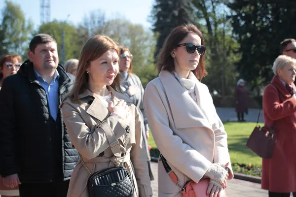 Квіти, пісні та ветерани: у Луцьку відзначили День перемоги (фото)