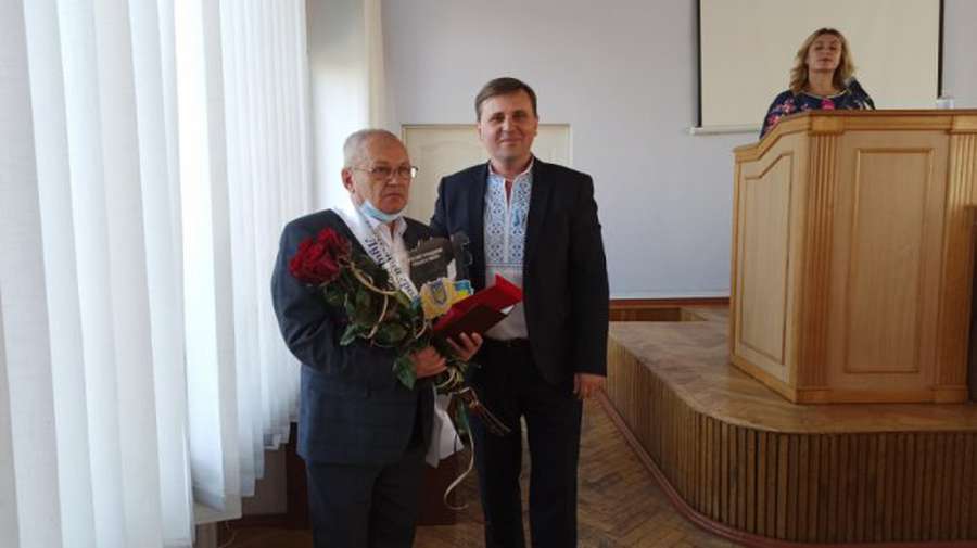 Почесних громадян Луцького району нагородили стрічками та знаками (фото)