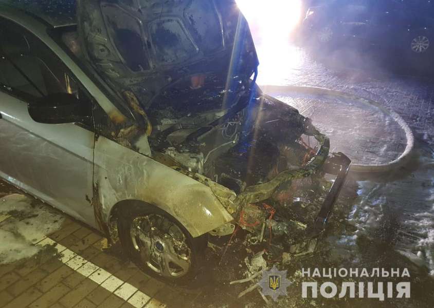 У Струмівці підпалили автомобіль медійниці Катерини Дулапчій: з’явилося відео