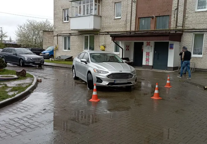 У Луцьку чоловіка збив автомобіль у дворі багатоповерхівки