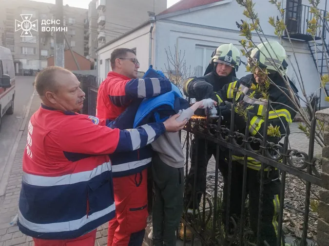Пробив руку прутом: на Волині рятувальники допомогли 10-річному хлопчику (фото)