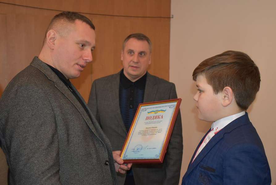 Хлопчик, якого цькували за «Смуглянку», отримав подяку від голови Волинської ОДА