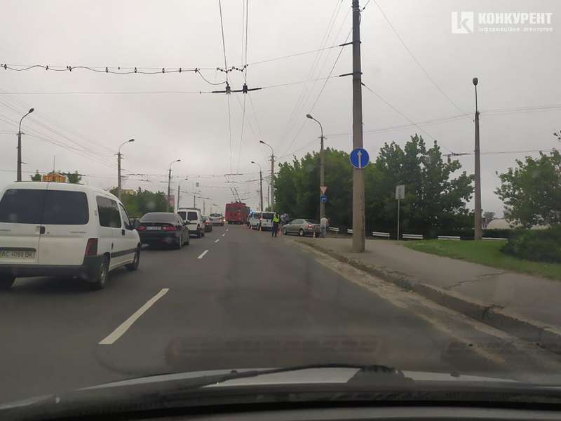 У Луцьку на шляхопроводі біля «Там Таму» – аварія (фото)
