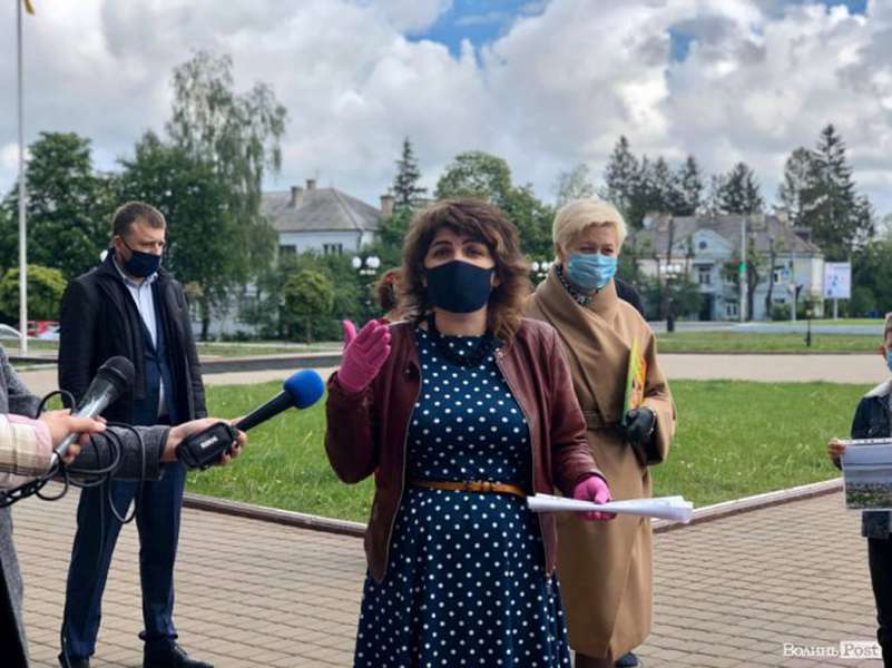 «Врятуйте озеро Світязь»: у Луцьку діти і батьки вийшли на протест