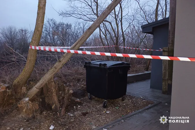 На Черкащині знайшли горе-матір, яка викинула немовля у сміття (фото, відео)
