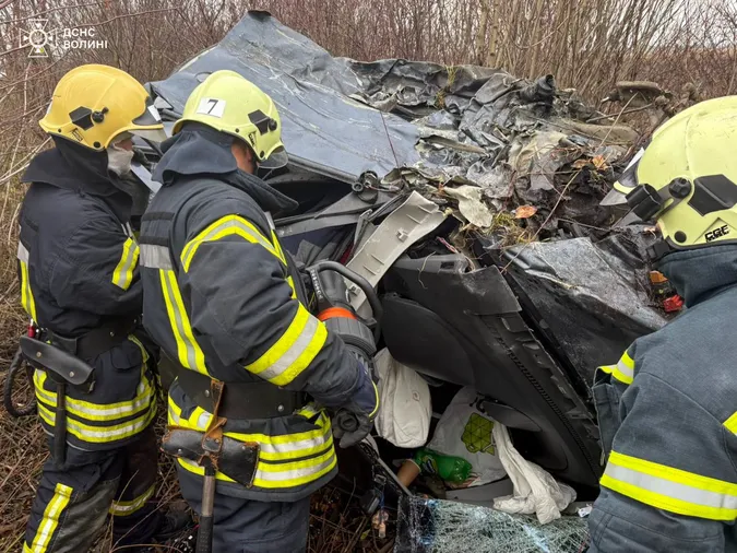 У Володимирі – моторошна аварія, людей витягали з покручених авто (фото)