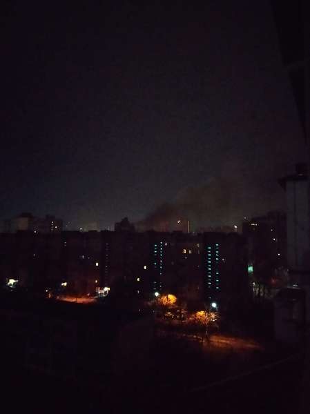 Ворожий безпілотник врізався у житловий будинок у Києві: будинок палає (фото)