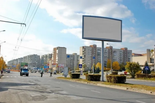 Луцьких підприємців просять переробити рекламні вивіски