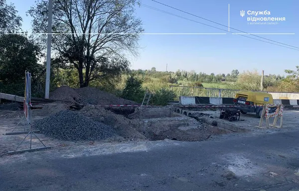 На Волині ремонтують 40-річний міст на найдовшій дорозі області (фото)