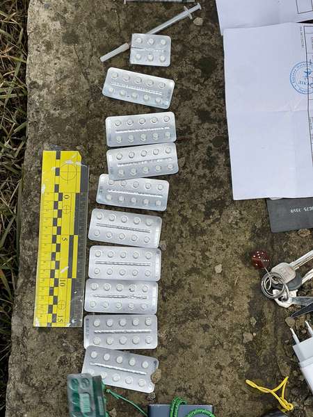 Знайшли майже 100 таблеток: підозрюваного в збуті наркотиків волинянина взяли під варту (фото)