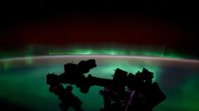 Полярні сяйва та метеор: астронавт NASA показав приголомшливе відео з космічної станції