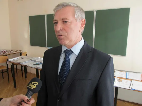 VOX DEI: чи варто вчителям дарувати подарунки у день професійного свята 