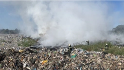 Біля Києва горіло сміттєзвалище (фото)