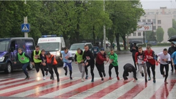 Дощ і перемоги: в Луцьку відбулася легкоатлетична естафета (фото)