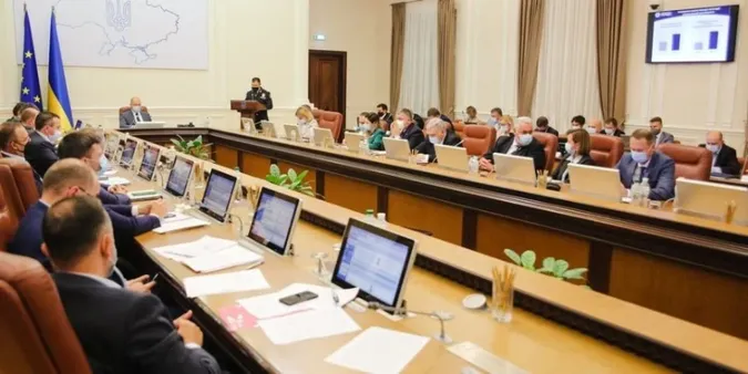 Уряд переніс робочі дні у 2021 році: графік