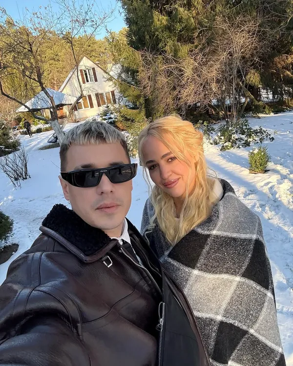 Переможниця «Холостяка» «замутила» з відомим співаком