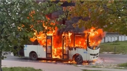 У Львові загорівся автобус із пасажирами (відео)