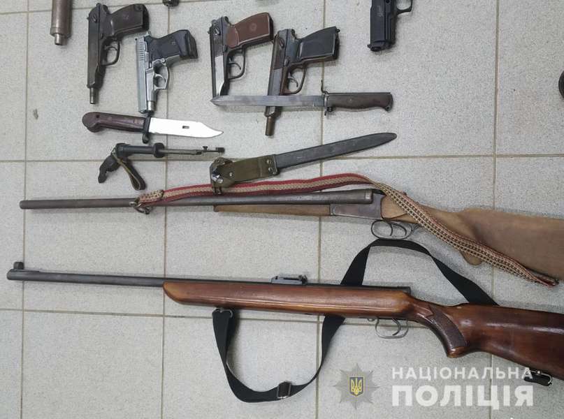 Рушниці, ножі, пістолети: у Горохові переплавили зброю та боєприпаси (фото)