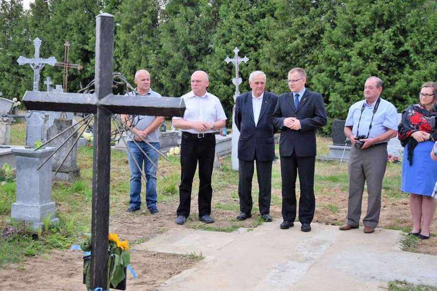 У Польщі відновили хрест із зруйнованого пам'ятника українцям (фото)