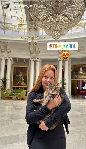 Кіт Степан у Ніцці познайомився з Тіною Кароль (фото)