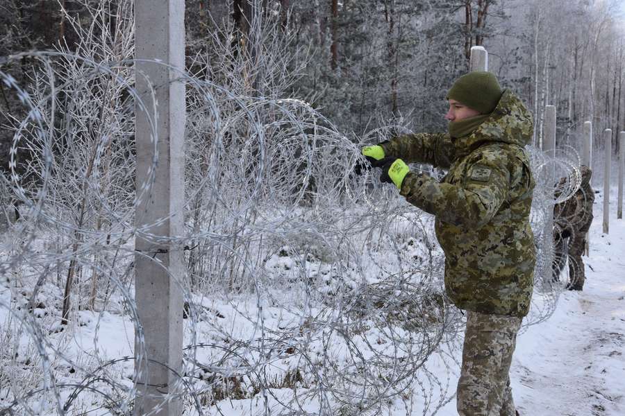 На Волині триває інженерне облаштування кордону з Білоруссю (фото, відео)