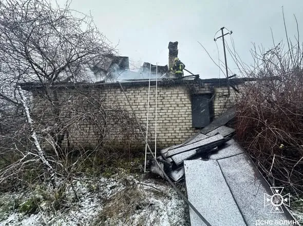 На Ковельщині під час пожежі у будинку загинула жінка (фото)