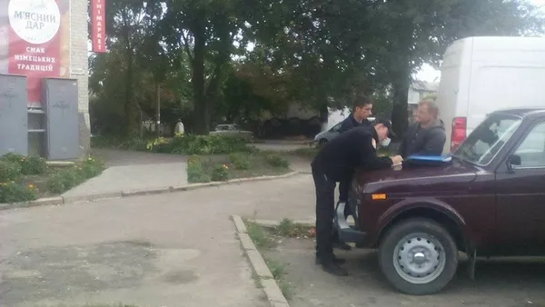Луцькі муніципали склали протокол на «естетів»-порушників (фото)