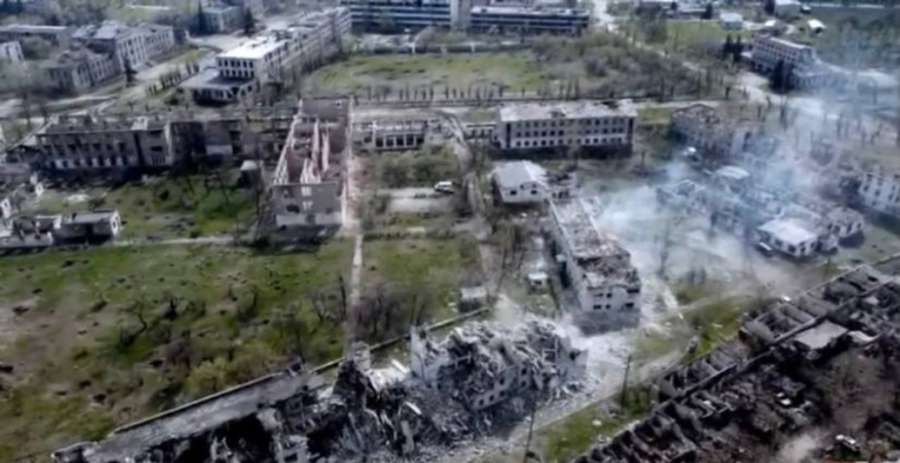 «Рубіжне розділило долю Маріуполя»: Гайдай показав фото знищеного міста (відео)