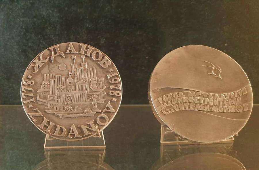 З Маріуполя рашисти вивезли унікальну колекцію з музею медальєрного мистецтва (фото)