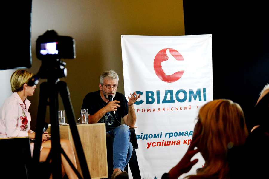 Екс-ведучий «Свободи слова» Куликов розповів лучанам про журналістику і пропаганду (фото)