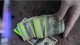 Три тисячі доларів за мовчання: волинського поліцейського спіймали на хабарі