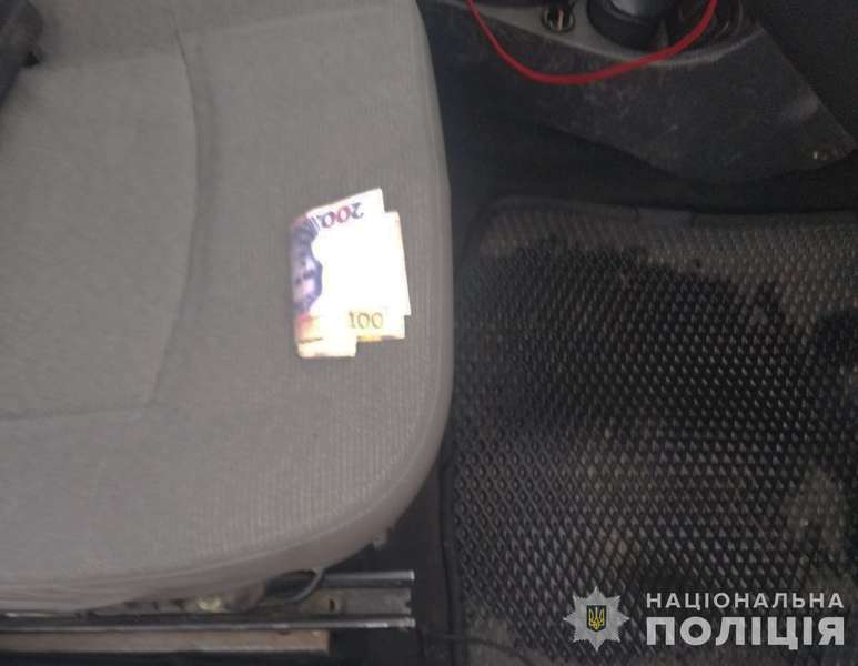 Хабар «на мінімалках»: на Волині п'яний водій хотів відкупитися за 1100 гривень (фото)