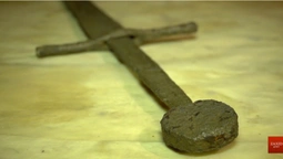 У львівському підземеллі знайшли середньовічний меч (відео)