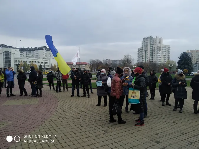 У Луцьку під будівлею ОДА знову протестують підприємці (фото)